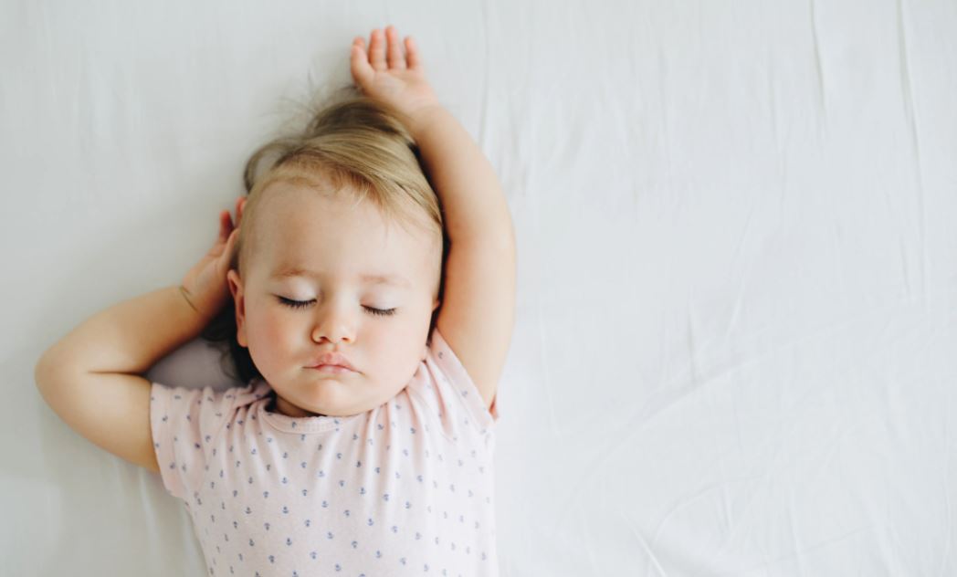 Quanto devono dormire i bambini da 1 mese a 5 anni